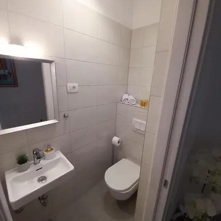 Apartment Hedonist